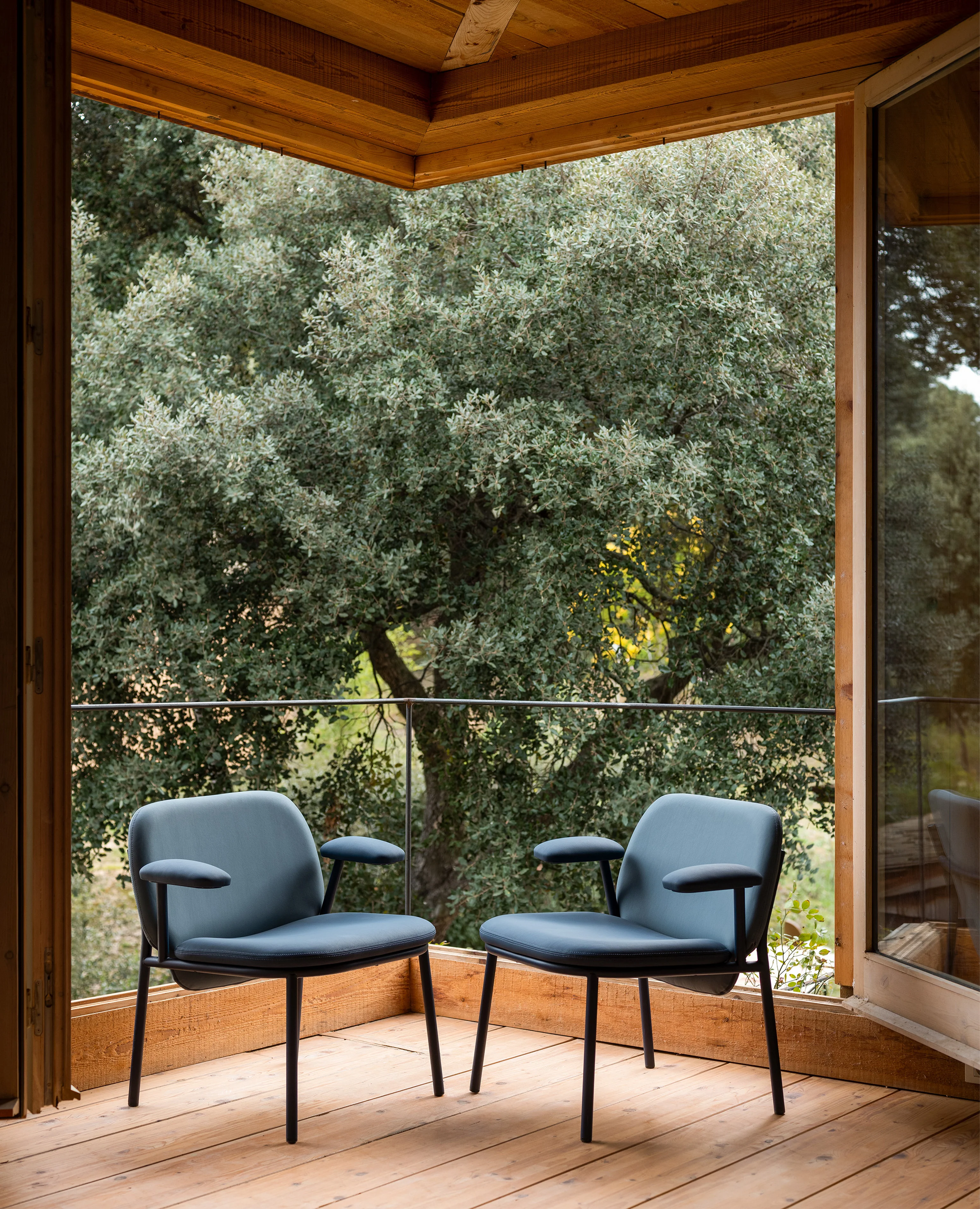 Lana Lounge Chair with Arms, Metal - Lowback - Image 2