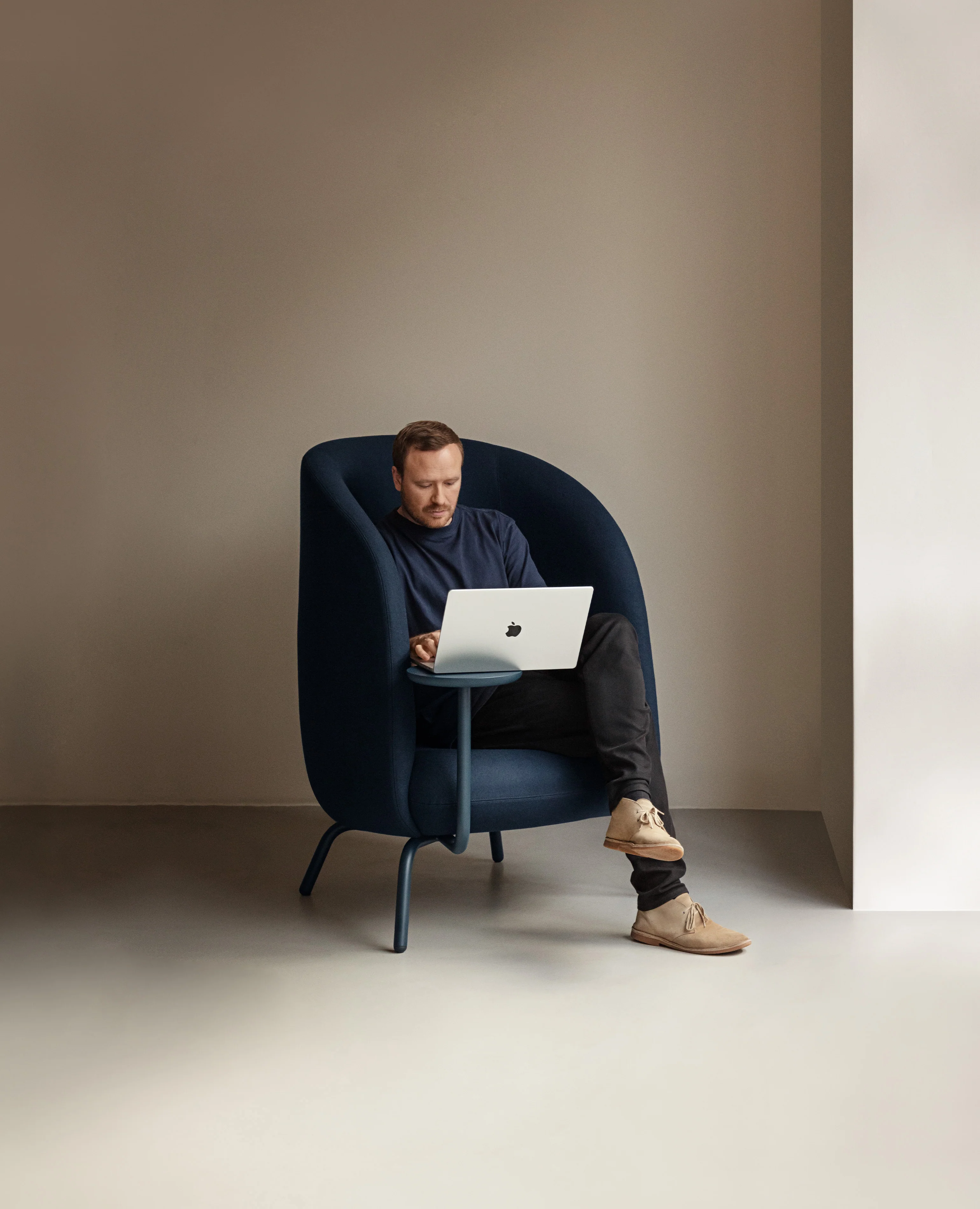 Nest Easy Lounge Chair, Metal Base - with Left Side Facing Table - Image 2