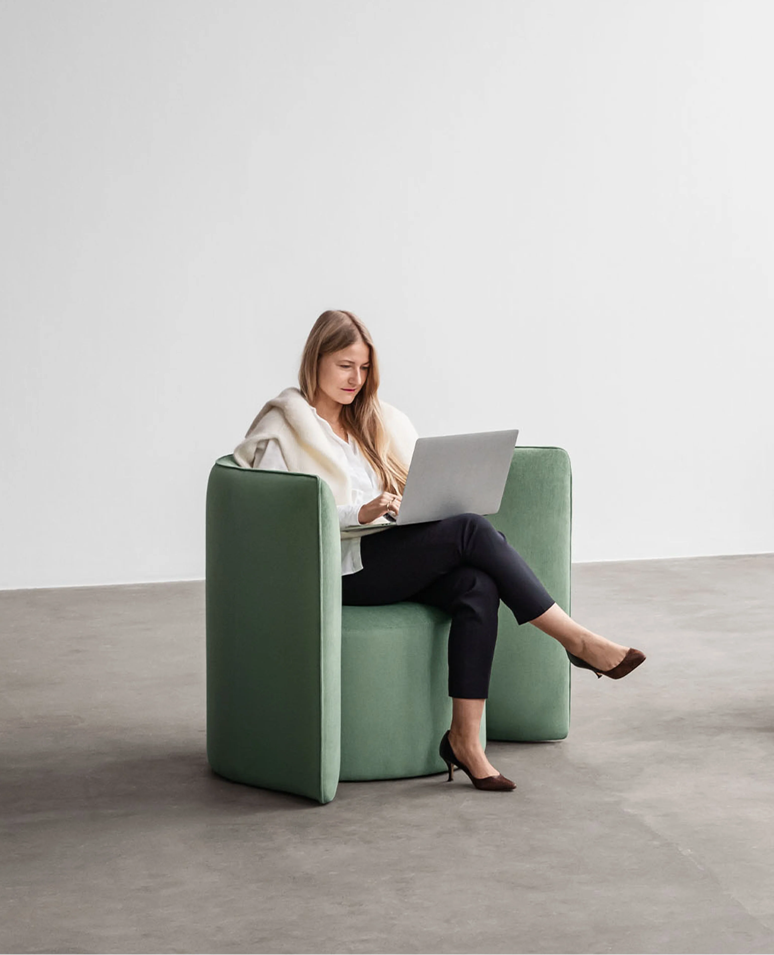 Proto Lounge Chair, Lowback, Outward Curve - Swivel Base - Image 2